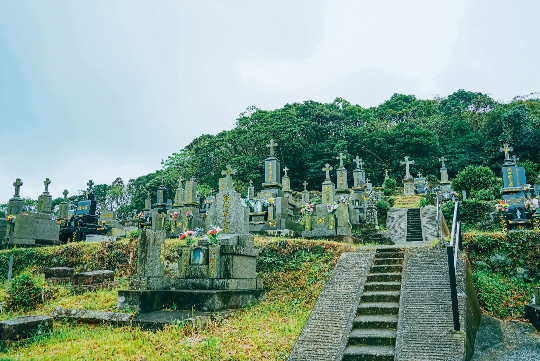 黒島のカトリック共同墓地。2018年には「黒島の集落」が「長崎と天草地方の潜伏キリシタン関連遺産」の構成資産として世界文化遺産に登録された。