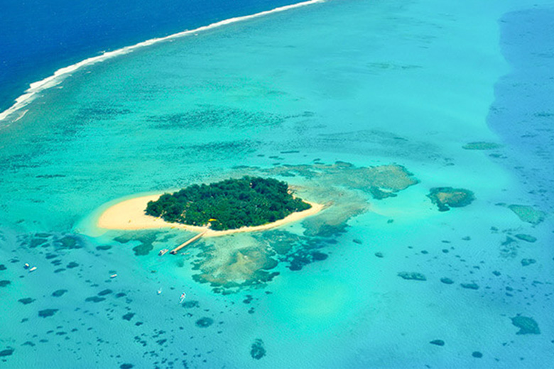 手つかずの自然が残るマニャガハ島はサイパン島から船でわずか15分程度。
