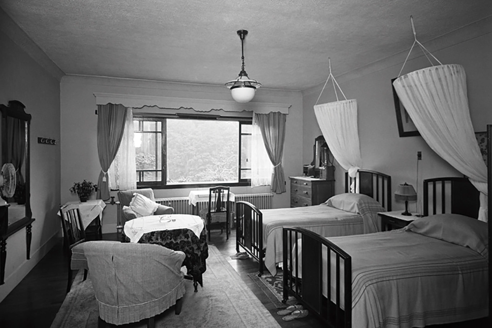 戦前当時の客室。ユニットバスを備えるなど外国人向けらしい純洋式の設えだった写真：金谷ホテル株式会社