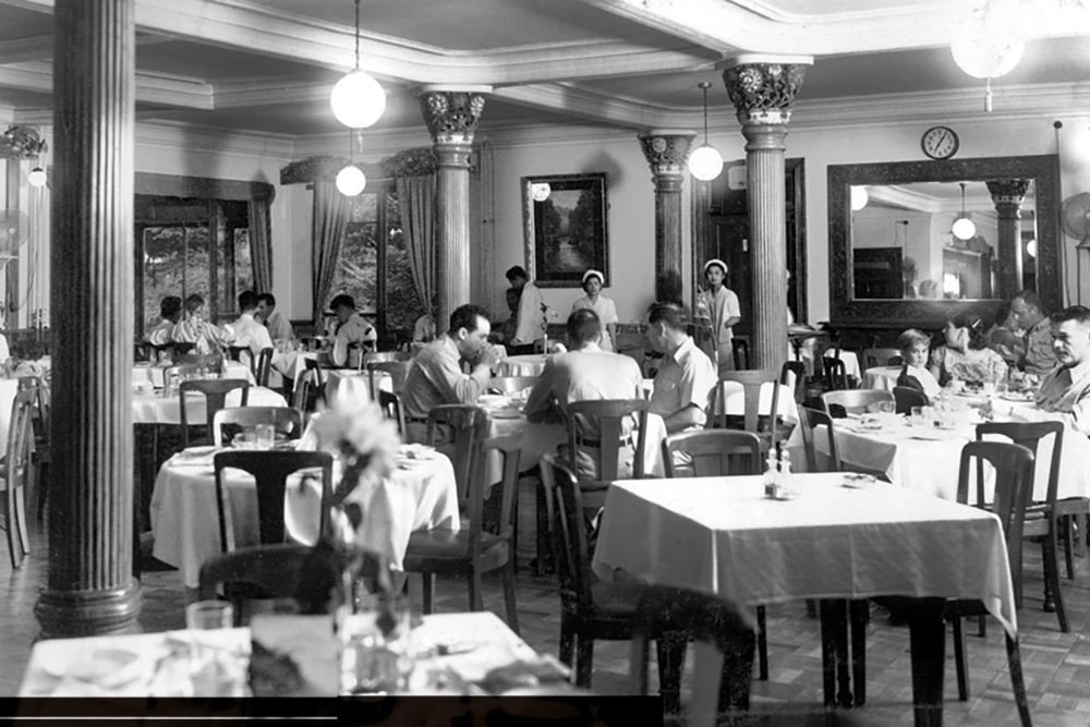 戦後接収中の本館メインダイニングルーム。兵士の休養用ホテルとして使用された写真：金谷ホテル株式会社