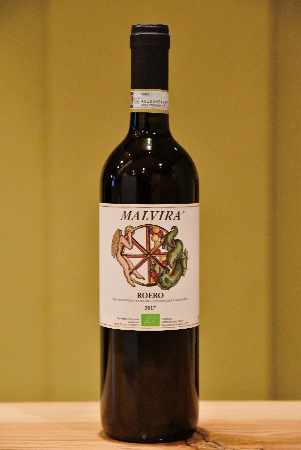 「和食に合わせるなら赤ワイン」と述べる金澤さんのセレクトは、イタリアワイン「MALVIRA」のロエロ。心地よい力強さとタンニンが味のしっかりした焼き物にマッチする。