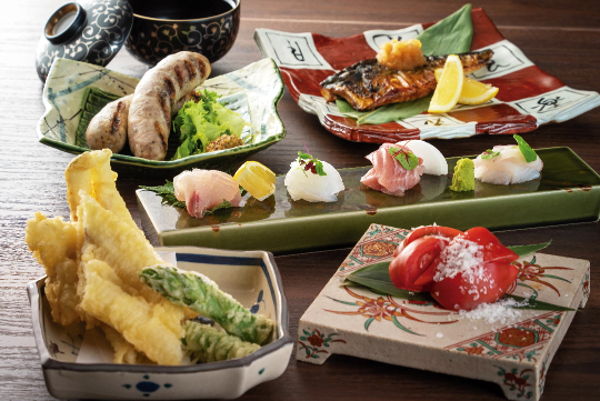夕食は新設されたレストラン「千山万水」で。九州創作料理が楽しめる。