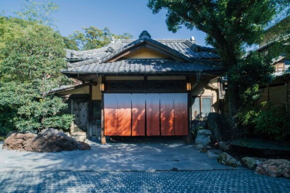 ヘリコプターで行く 創業150年・伊豆の名宿 「おちあいろう」への旅