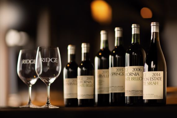 カリフォルニア州を代表する名門ワイナリー「リッジ・ヴィンヤーズ」で作られている「RIDGE」ワイン。世界の要人にも愛される逸品だ。