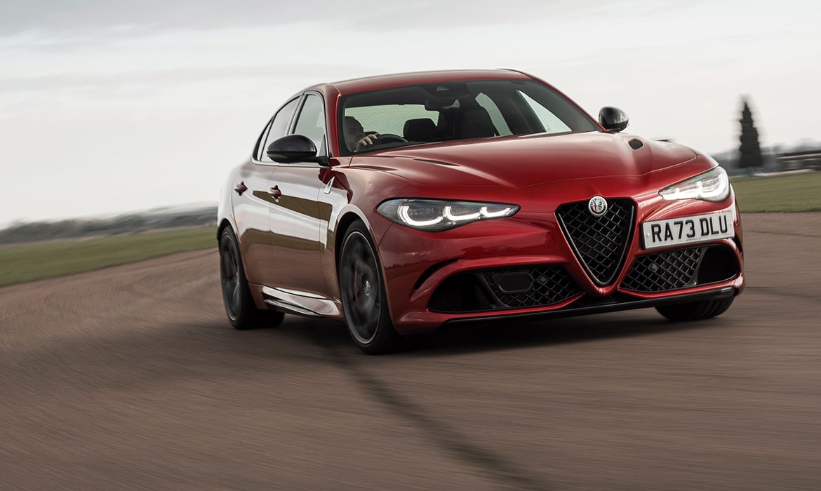 【Alfa Romeo】GIULIA QUADRIFOGLIO