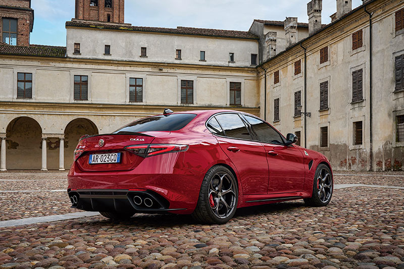 【Alfa Romeo】GIULIA QUADRIFOGLIO