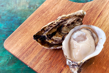 <span style="color: #fff;background-color: #C6860E;padding: 3px;margin-right: 5px;font-size: 75%;">複数設定あり</span><br>あまべ牡蠣 20個