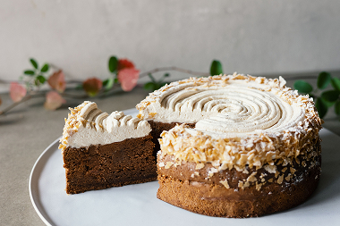 <span style="color: #fff;background-color: #C6860E;padding: 3px;margin-right: 5px;font-size: 75%;">複数設定あり</span><br>モンブランケーキ ホール