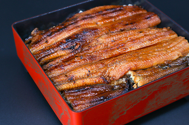 <span style="color: #fff;background-color: #C6860E;padding: 3px;margin-right: 5px;font-size: 75%;">複数設定あり</span><br>国産うなぎの蒲焼 たれ付き