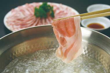 <span style="color: #fff;background-color: #C6860E;padding: 3px;margin-right: 5px;font-size: 75%;">複数設定あり</span><br> 【佐助】豚骨 しゃぶしゃぶ セット 700g