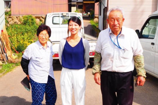 創業前、夜行バスで地方を巡った際の、お手伝い先での一枚。