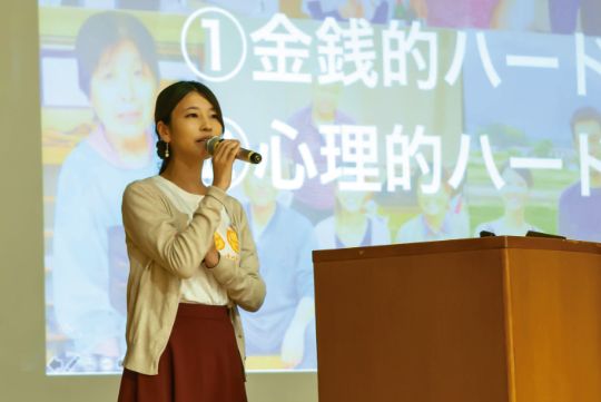 講演に登壇する永岡さん。創業から7年。地方創生の新たな一手として大きな注目を集めている。
