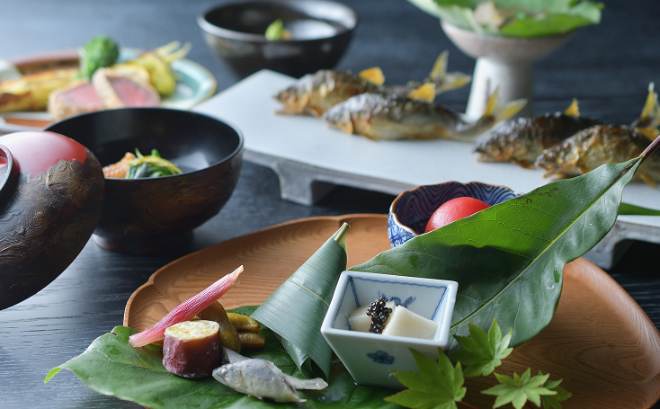 とちぎ和牛や鮎など那須の恵みを生かした山里懐石料理。深いつながりを持つ地元生産者から仕入れた良質な素材を使用している