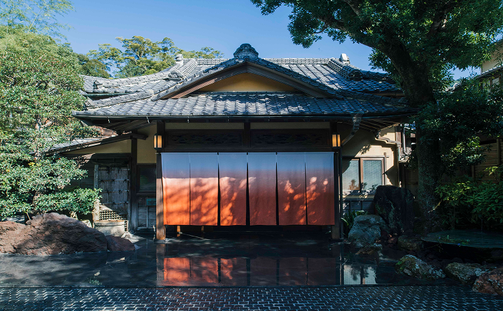 田山花袋や川端康成など数多くの文人墨客に愛されてきた「おちあいろう」。創業当初は「眠雲楼（みんうんろう）」と称されていた