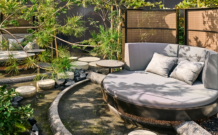 刻一刻と変わる銀座の空を眺めながら足湯に浸かれるルーフトップラウンジ「ゆそら」