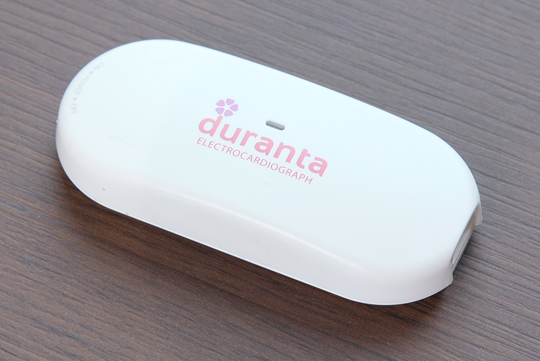 医療機関でも使用される高精度な「ウェアラブル心電計」。睡眠時無呼吸症候群とストレスのチェックも可能だそうだ。