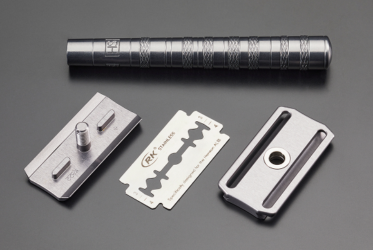 ボディ、刃、ヘッドのシンプルな構成で、工具を使わず分解や洗浄が可能。