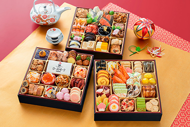 <span style="color: #fff;background-color: #C6860E;padding: 3px;margin-right: 5px;font-size: 75%;">複数設定あり</span><br>おせち料理「千賀屋のおもてなし」 和風三段重4〜5人前