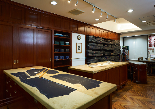 「店主の顔が見える店」であることを大事にし、お客様の前には出来るだけ店主が出向き、対応することを心がけている。