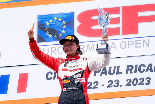 2023年のEURO FORMULA OPENで、女性初の優勝者となった。