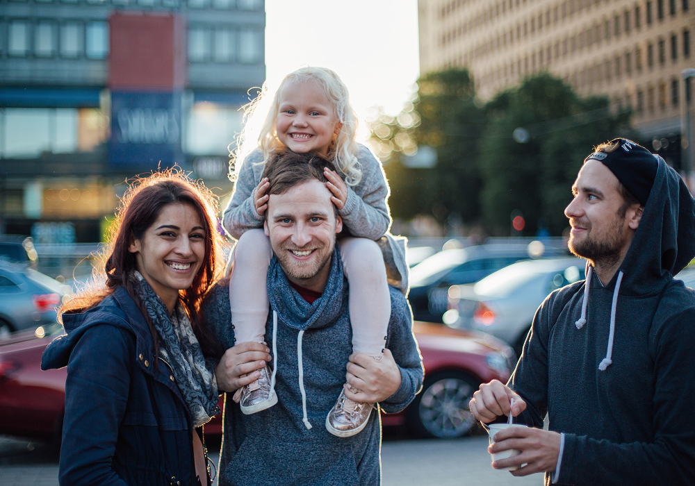 フィンランド人は「誠実」「控えめ」であると表現される。自己主張を過度に強めることなく、互いを信頼し、必要な距離を保ちながら関係を築く姿勢が、日常の風景の中に自然に表れている。