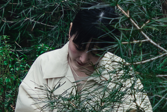 可食植物を探して山に入ることもしばしば。古谷さんにとって山は守るべきものの存在や仕事の意義を思い出させてくれる場所だ。