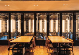 日本のビール産業の礎を築いた神奈川県横浜市の醸造所「SPRING VALLEY BREWERY」。その志を大手ビールメーカーのキリンビールが受け継ぎ、原料も手間も一切手加減なしでクラフトビールを作っている。