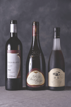前菜の品々には、紹興酒やワインなど3種をペアリング。この日合わせたのは「甲州クヴェヴリ」「Gallimard Père et Fils Rosé des Riceys」「古越龍山 澄龍」。